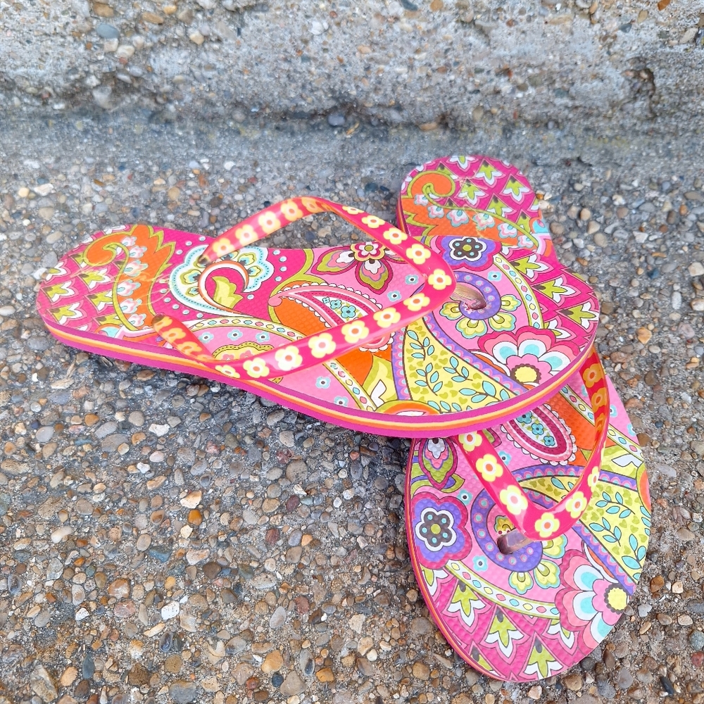 5-6 womens Vera Bradley flip flops - Picture 3 of 9